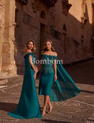 #Vestido largo de madrina color verde pato elegante y juvenil con capa veni infantino - Imagen 2